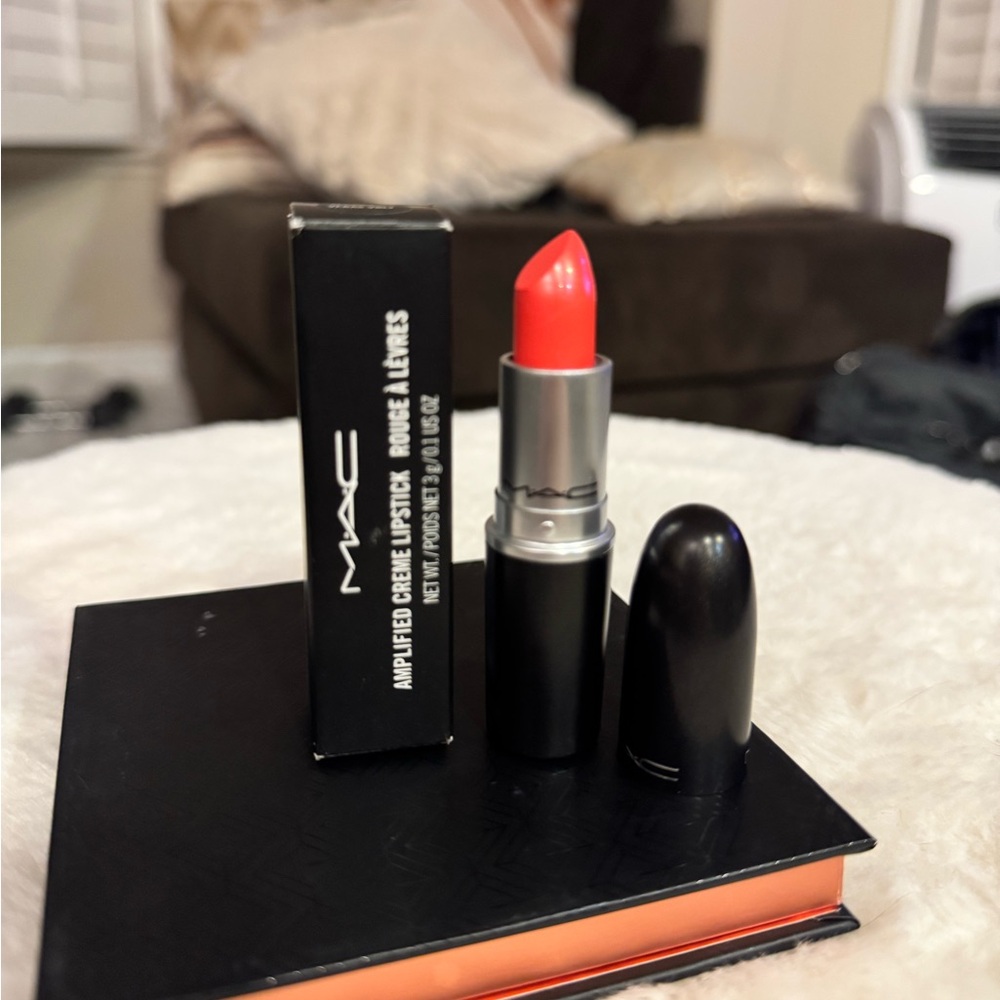 MAC Vegas Volt Amplified Creme Lipstick